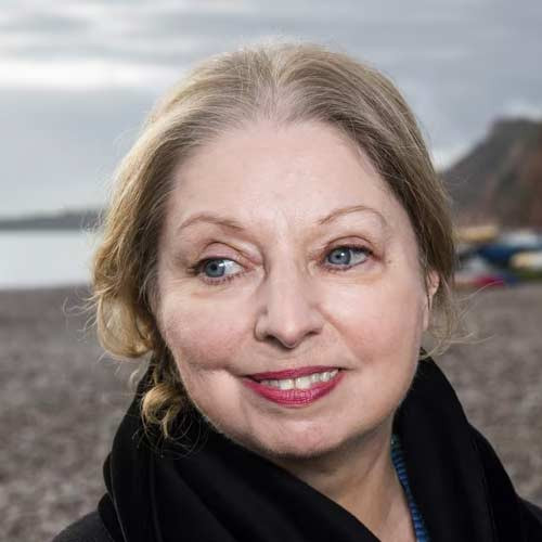 هیلاری مانتل