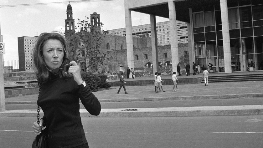 اوریانا فالاچی روزنامه نگار ایتالیایی در مکزیکوسیتی سال 1968